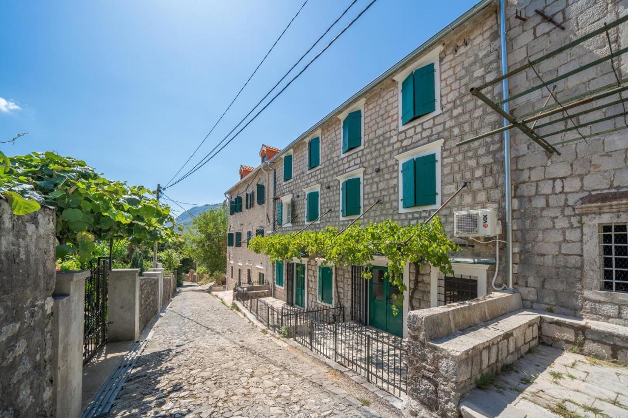 Apartments Oliva Risan Exterior photo